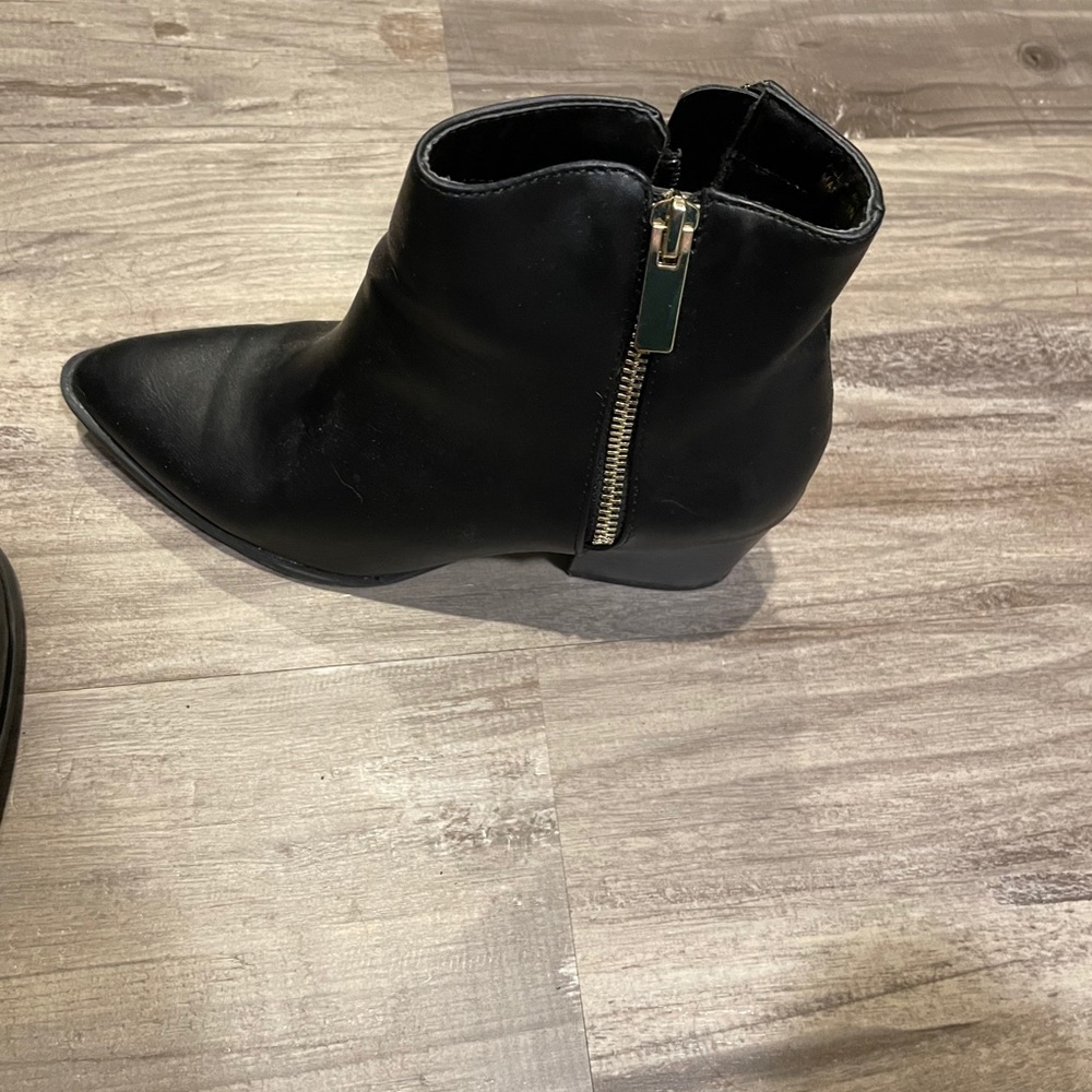 Lulu’s ankle bootie - Picture 4 of 4